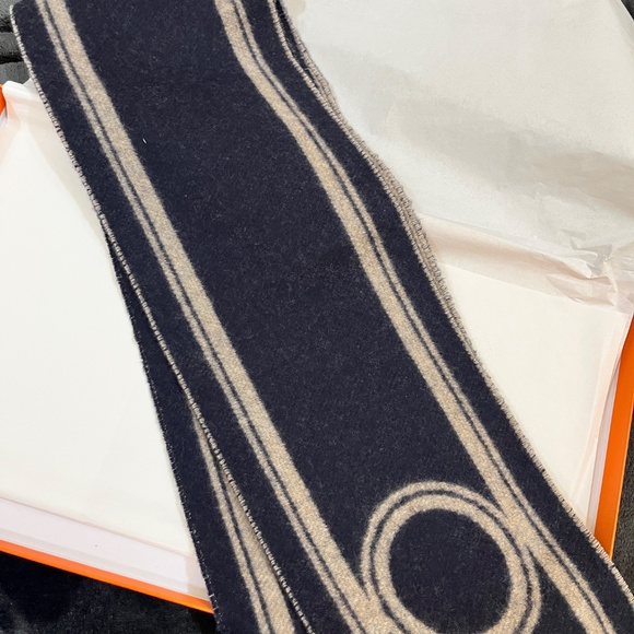 Hermes Scarf - Picture 3 of 3